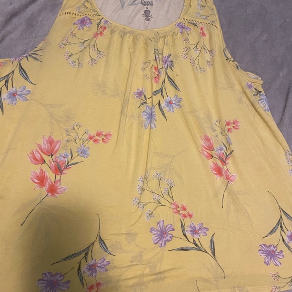 Croft and Barrow 2XL light yellow sleeveless floral top - Picture 4 of 4